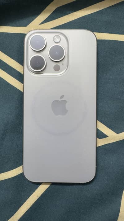 iPhone 15 Pro Natural Titanium