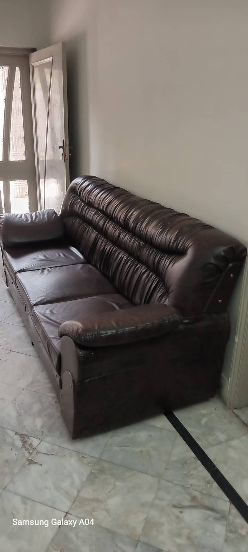 leader sofa set 1