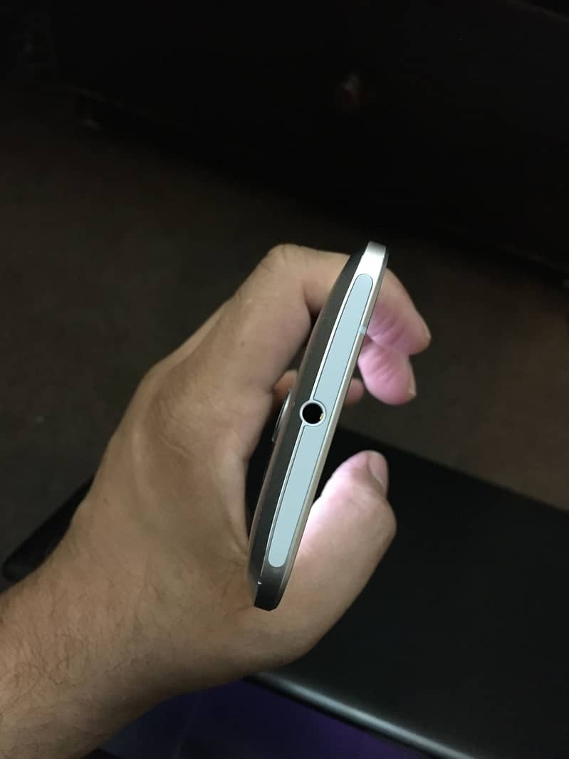 HTC 10 5