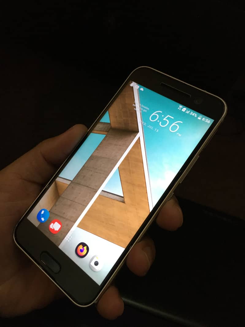 HTC 10 8