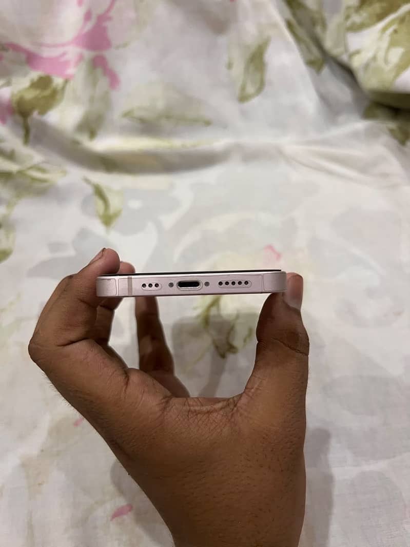 Apple iPhone 13 6