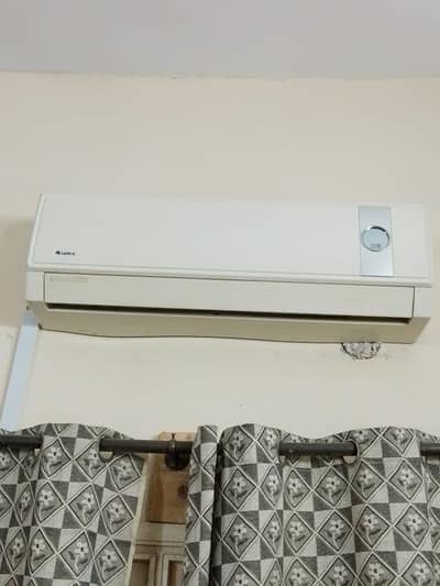 Best Condition AC Split urgent sell