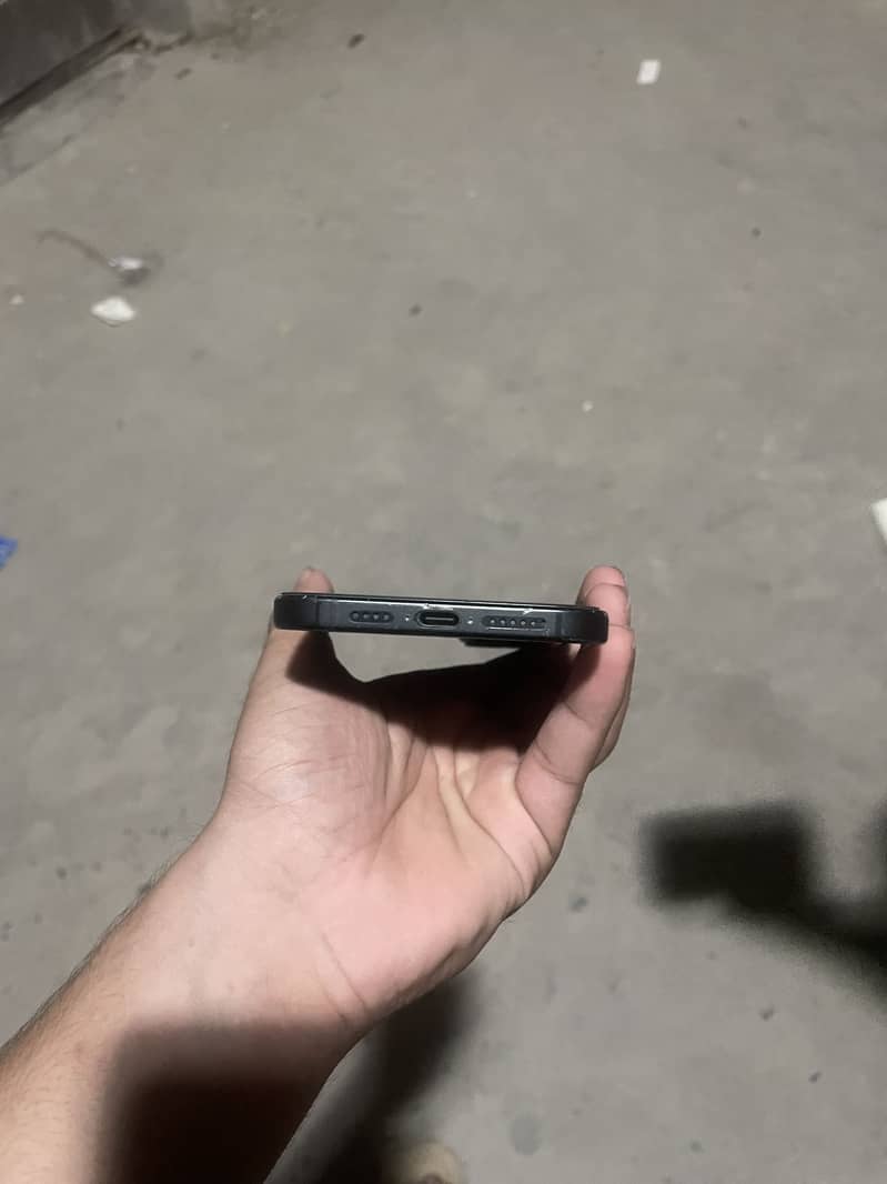 iPhone 15 plus 4