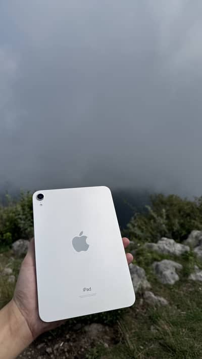 iPad Mini 6 (256GB) – Pristine Condition, Box + Adapter – Urgent Sale