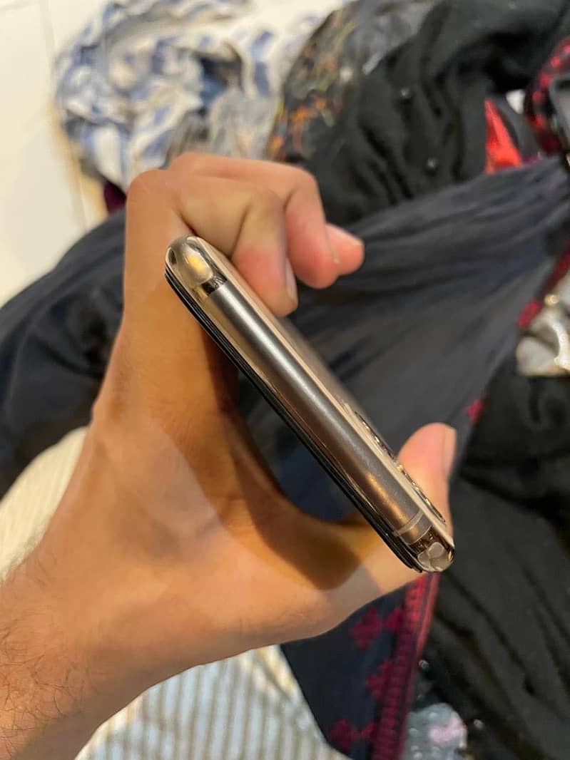 Apple iPhone 11 Pro Max 3