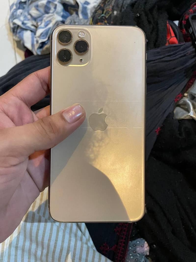 Apple iPhone 11 Pro Max 4