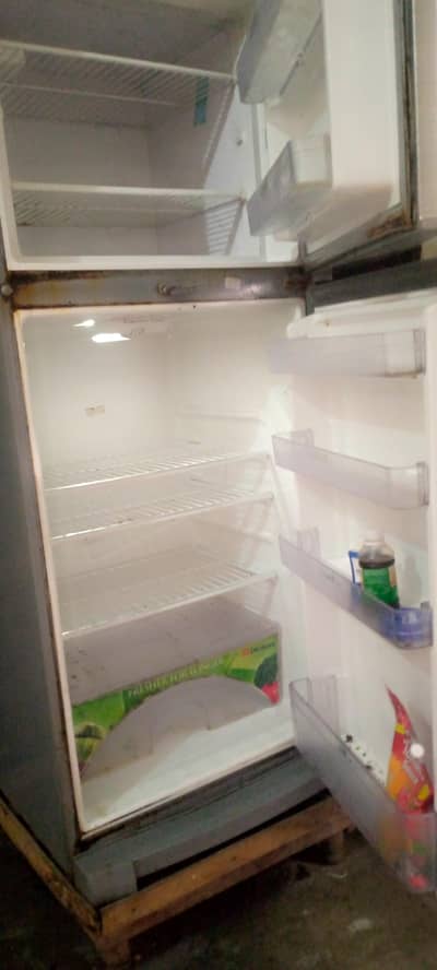 Medium size Refrigerator | Fully working| Urgent sale