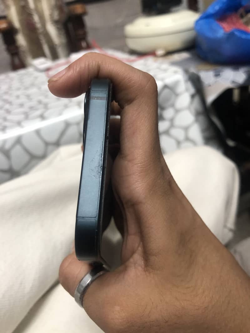 Apple iPhone 13 2