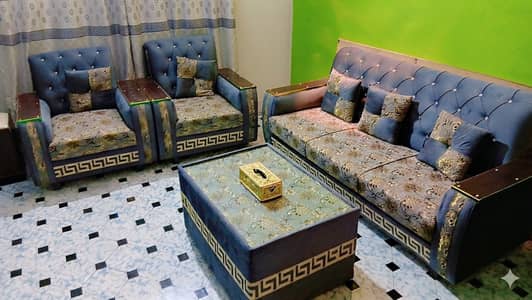 Brand New Best Quality 5 Seater Sofa Seth With Table