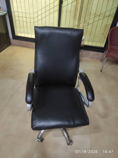 Executive Office Revolving Chair - High Back Leather - Good Condition