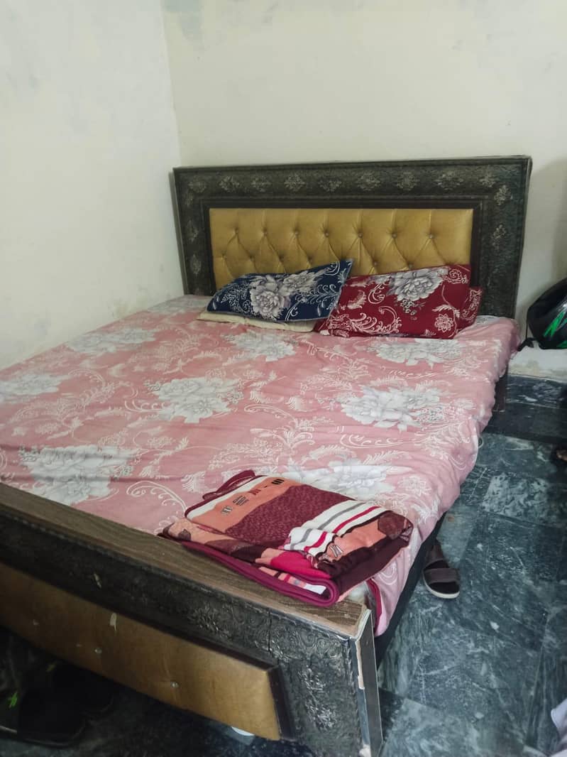 Bed, side table, dressing table 2