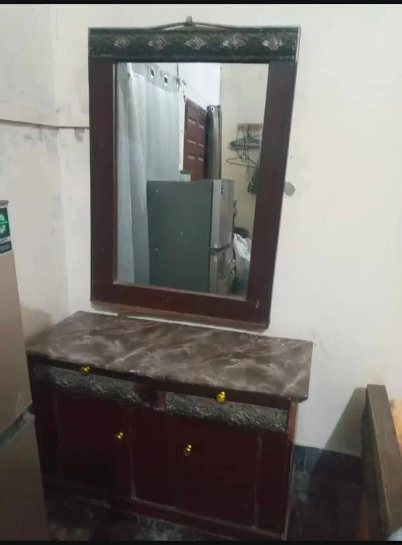 Bed, side table, dressing table 4