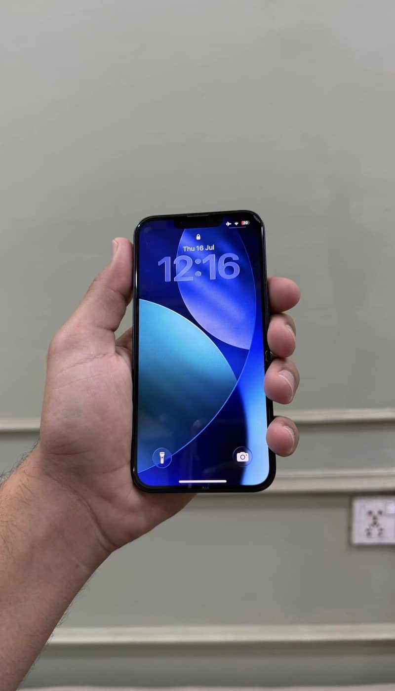 Apple iPhone 13 1
