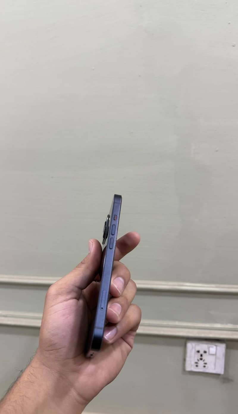 Apple iPhone 13 2