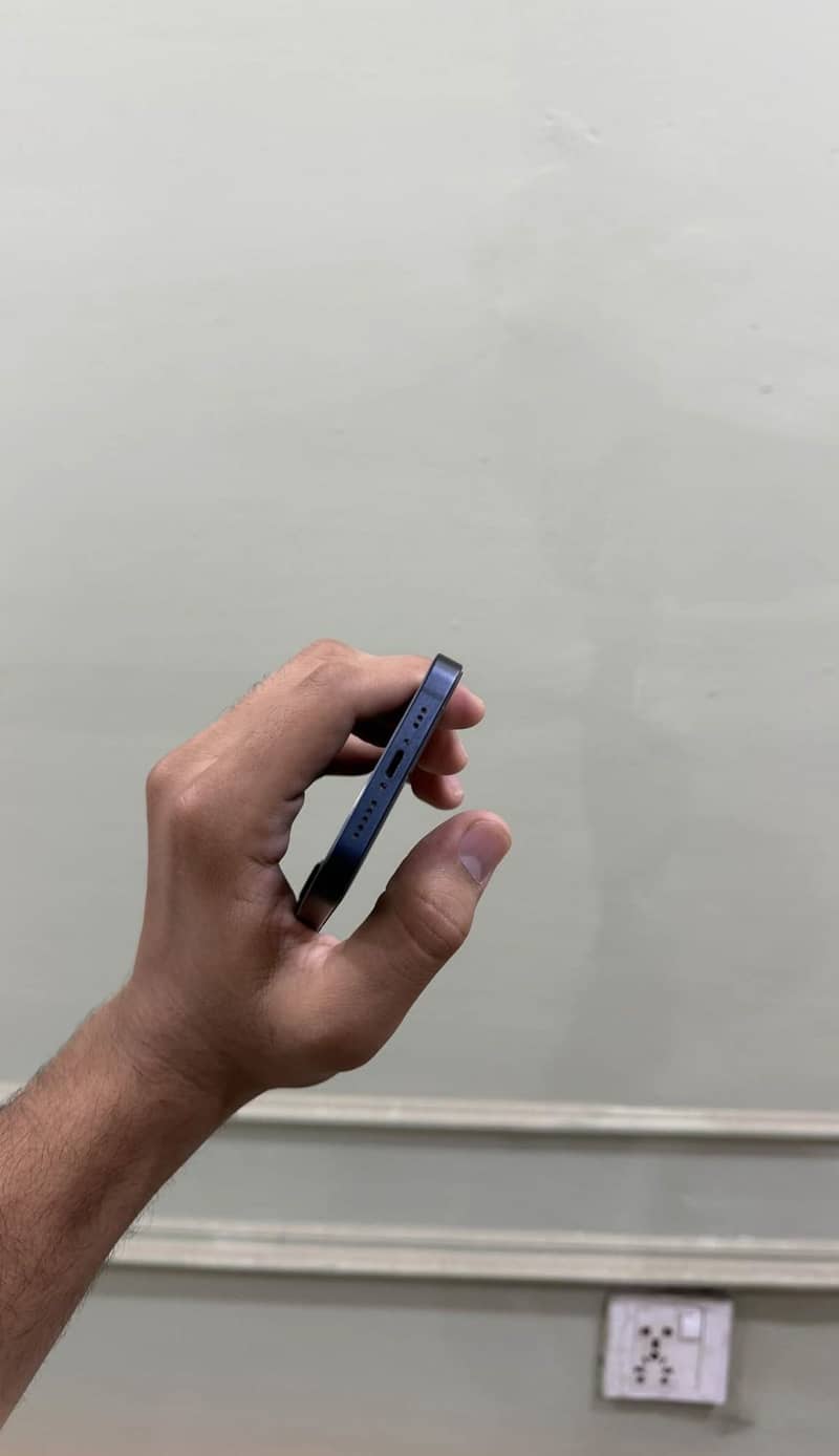 Apple iPhone 13 4