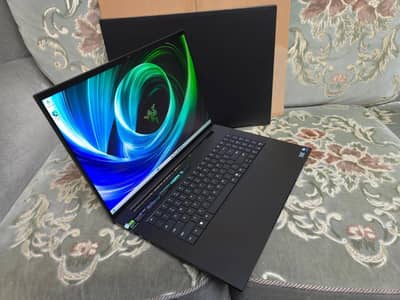 Razer Blade 18 2025 RTX 5090 Ultra 9 275HX 64GB RAM 4TB SSD UHD+ 240Hz