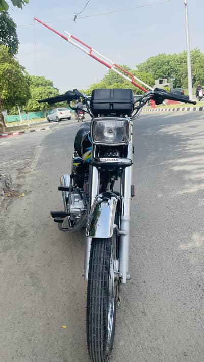 Honda 125 black