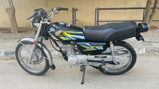 Honda 125 black