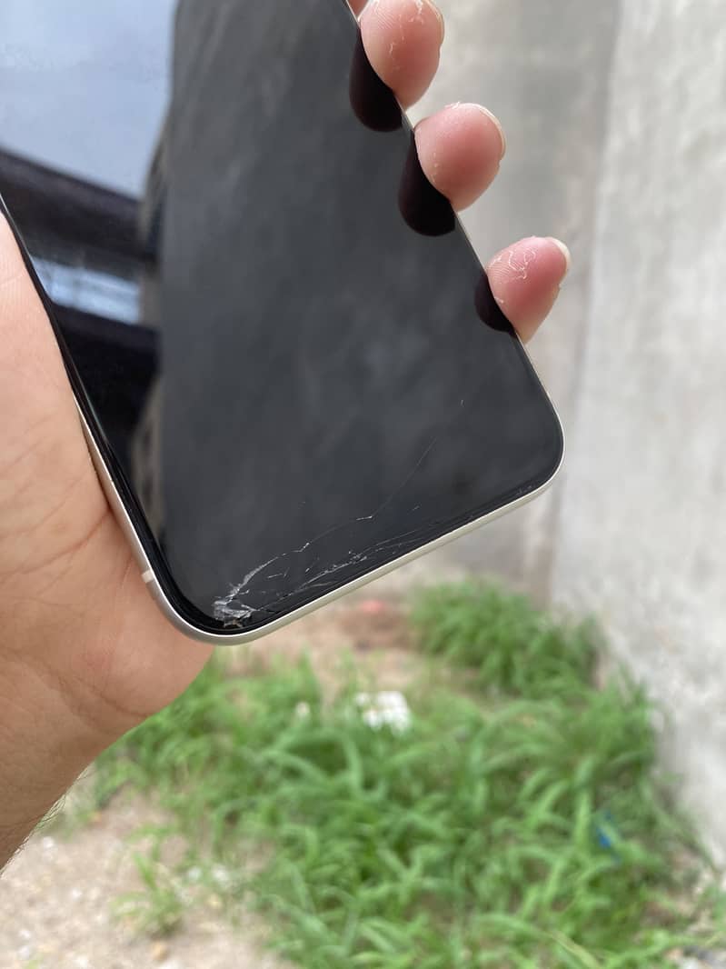 Apple iPhone 11 4