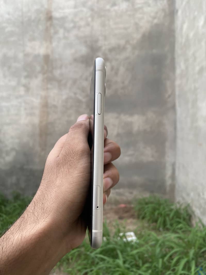Apple iPhone 11 5