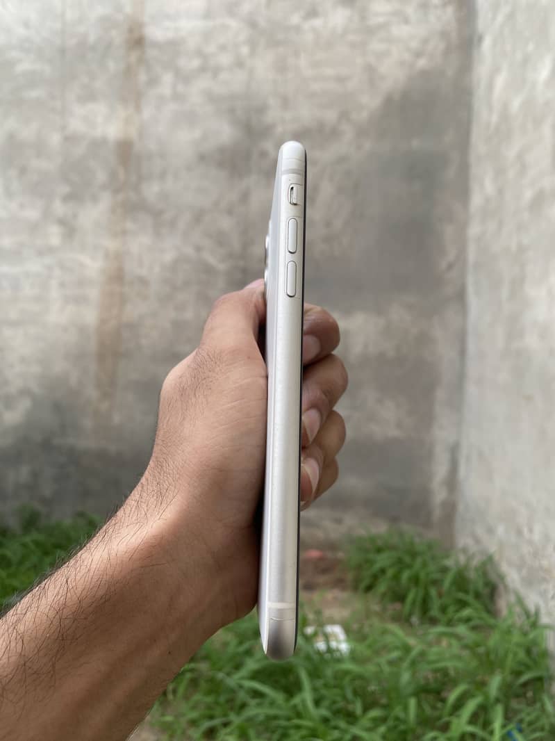 Apple iPhone 11 8
