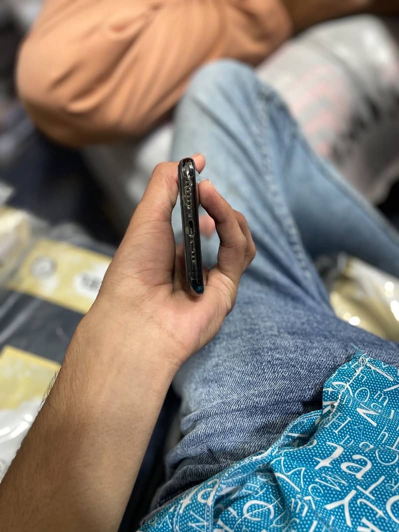 Apple iPhone XS 1