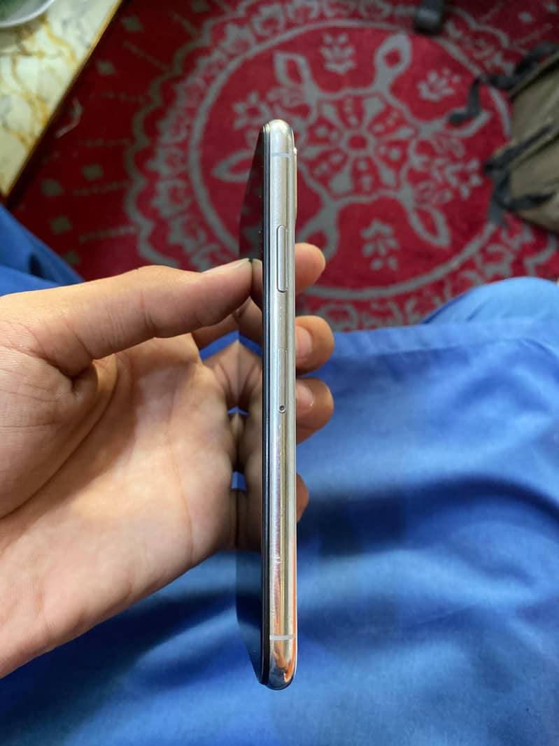 Apple iPhone X 4