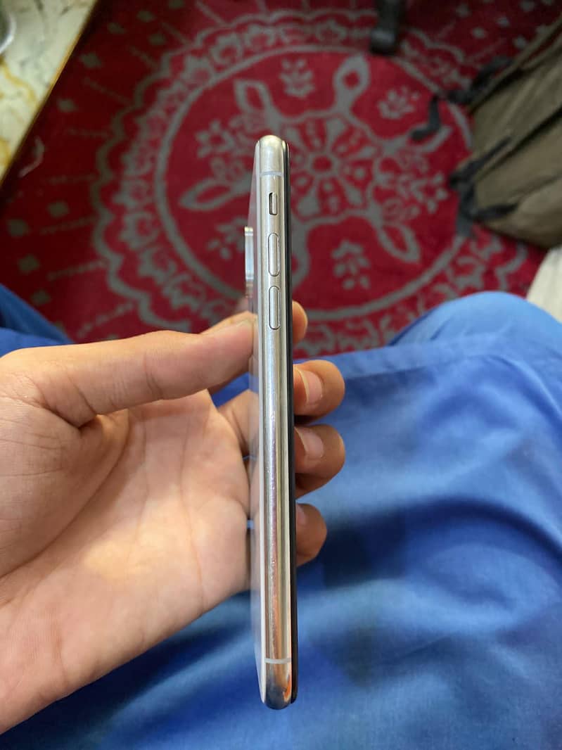 Apple iPhone X 5