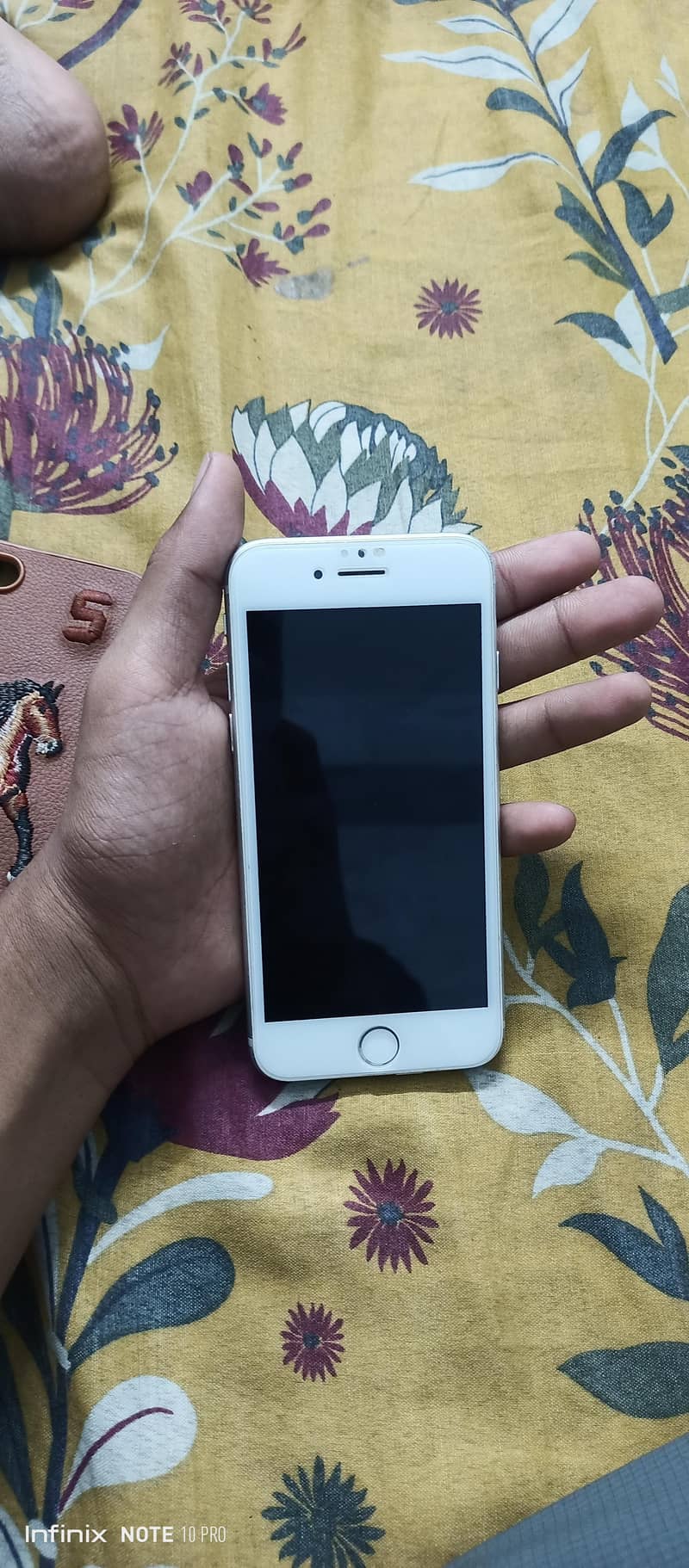 Apple iPhone 7 2