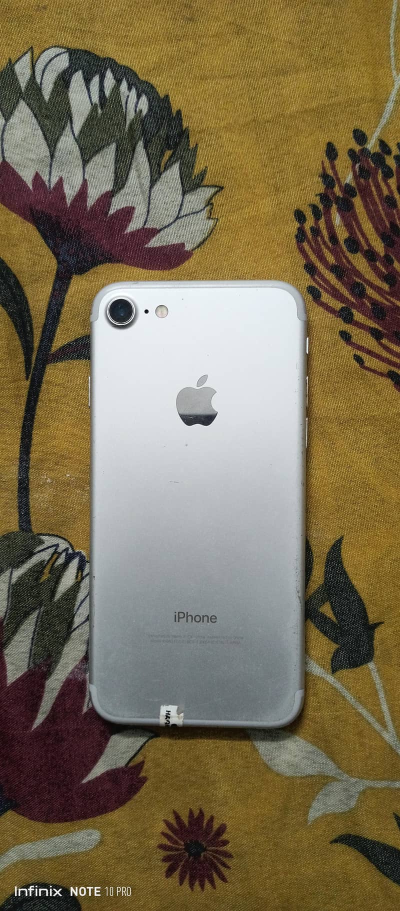 Apple iPhone 7 3