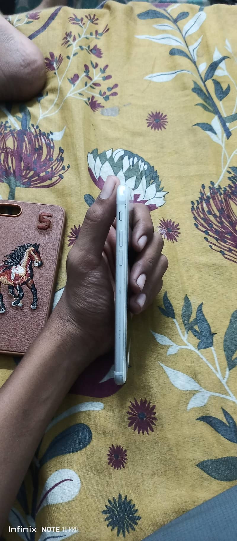 Apple iPhone 7 4