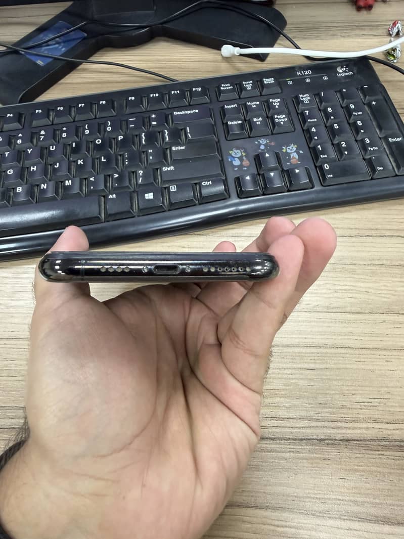 Iphone 11 pro max 4