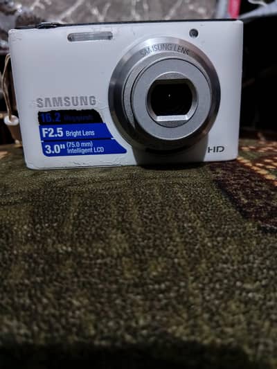 10 by 9 condition SAMSUNG camera 16.2 megapixel 20x zoom