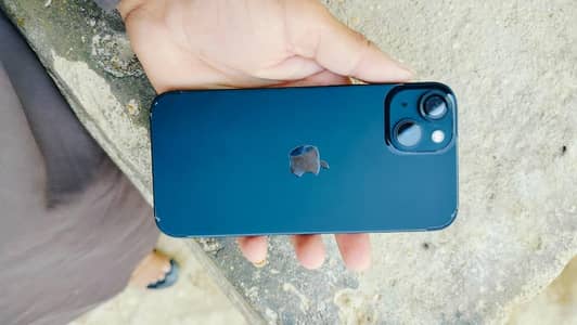 Apple iPhone 13
