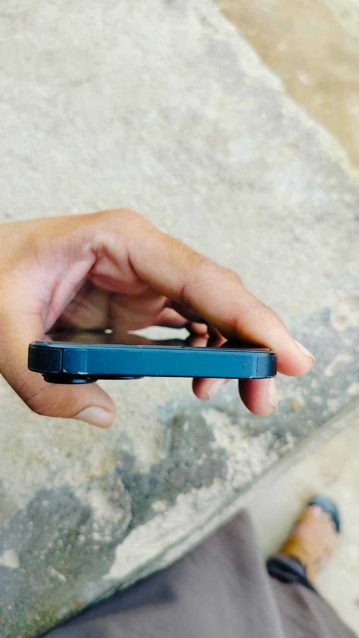 Apple iPhone 13 2