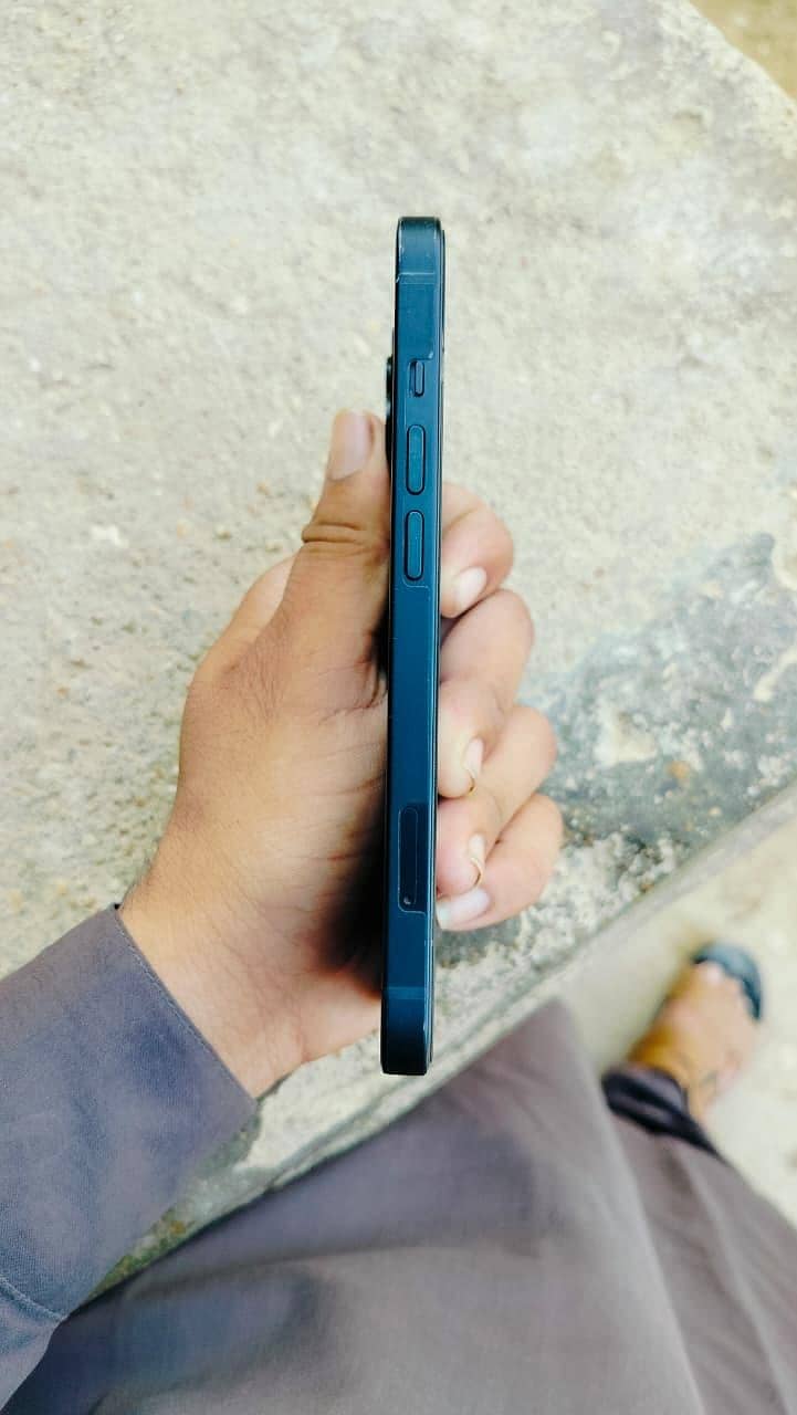 Apple iPhone 13 3