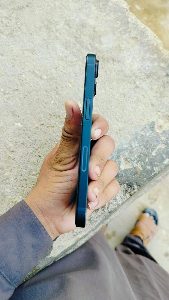 Apple iPhone 13 4