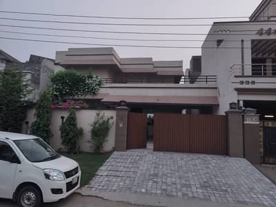 1 kanal beautiful and maintained house for sale in university town