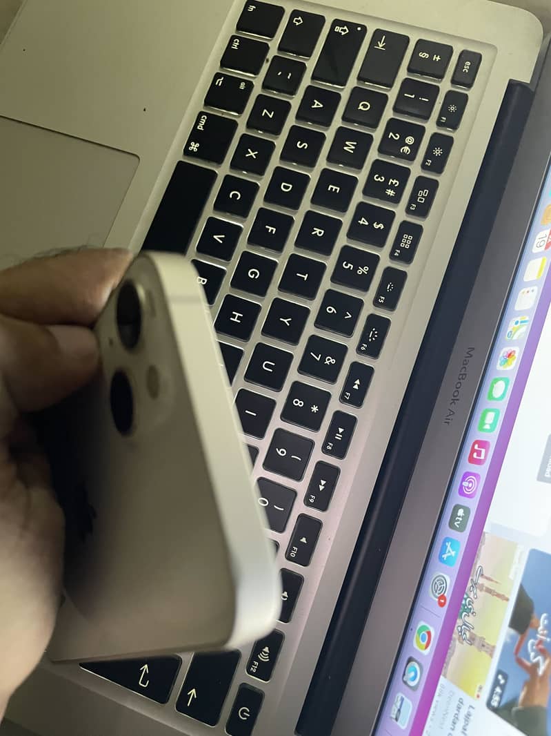 Apple iPhone 13 5