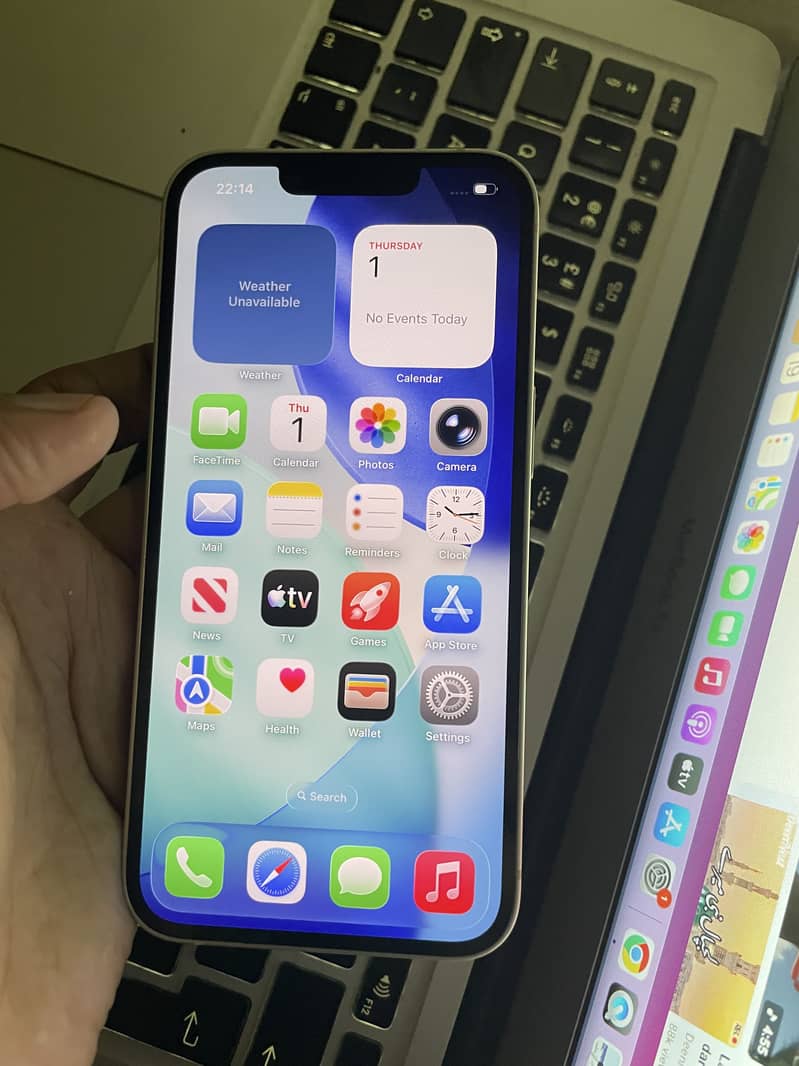 Apple iPhone 13 12