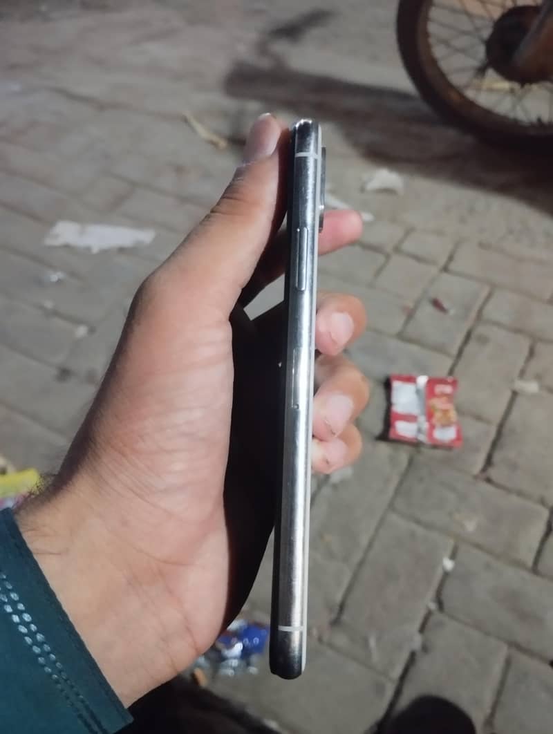 Apple iPhone X 3