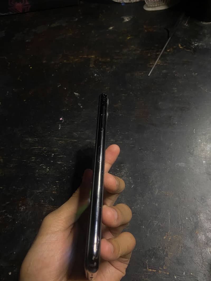 Iphone 11 pro max 4