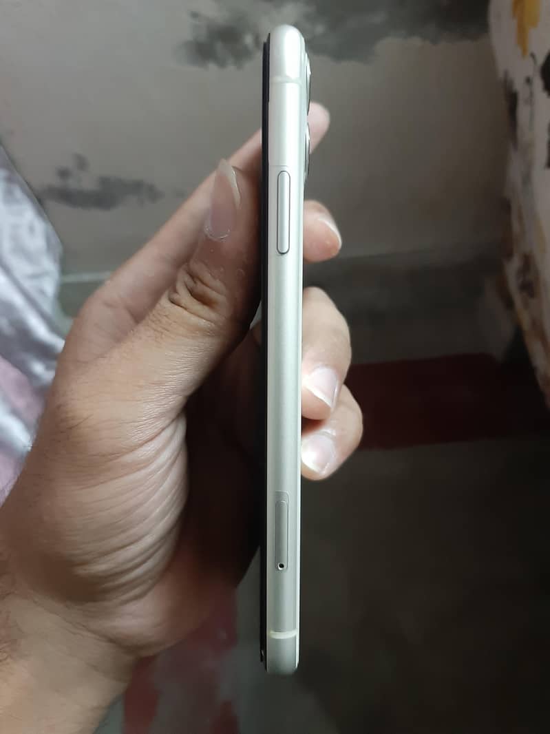 Apple iPhone 11 3