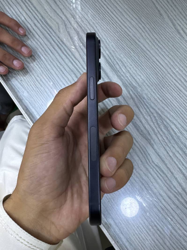 Apple iPhone 15 6
