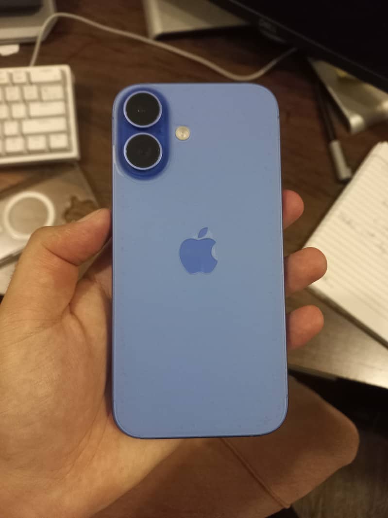 Apple iPhone 16 - mint condition. Scratchless 0
