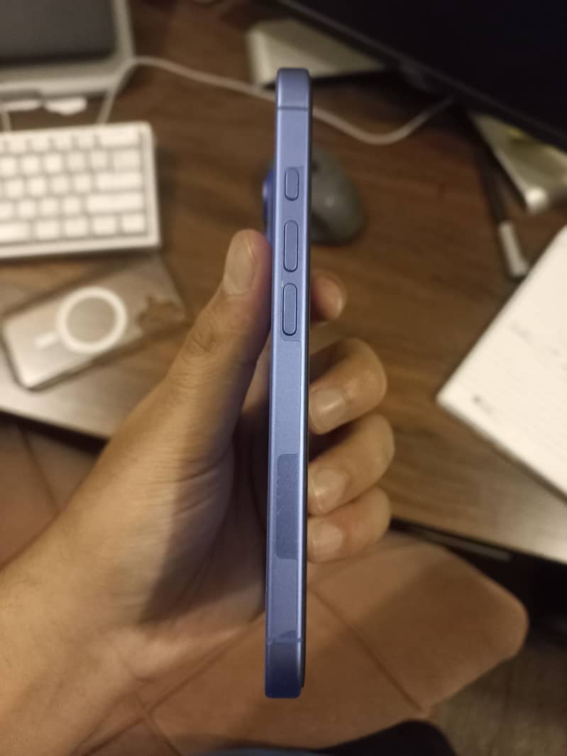 Apple iPhone 16 - mint condition. Scratchless 1
