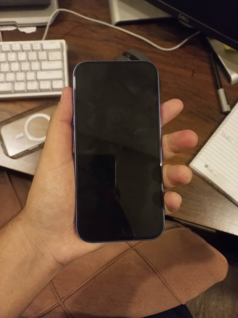 Apple iPhone 16 - mint condition. Scratchless 3
