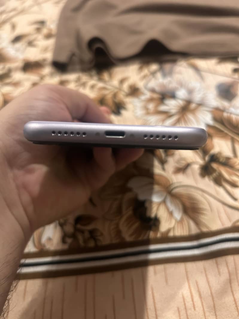 Apple iPhone 11 0