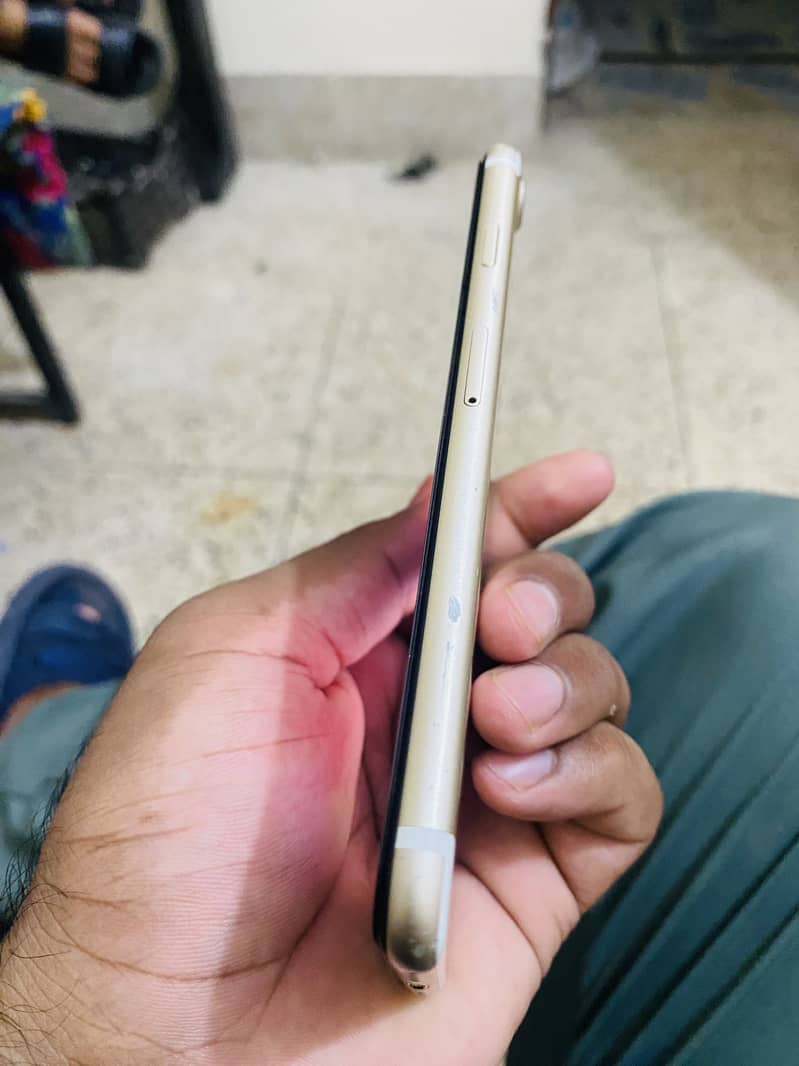 Apple iPhone 7 2