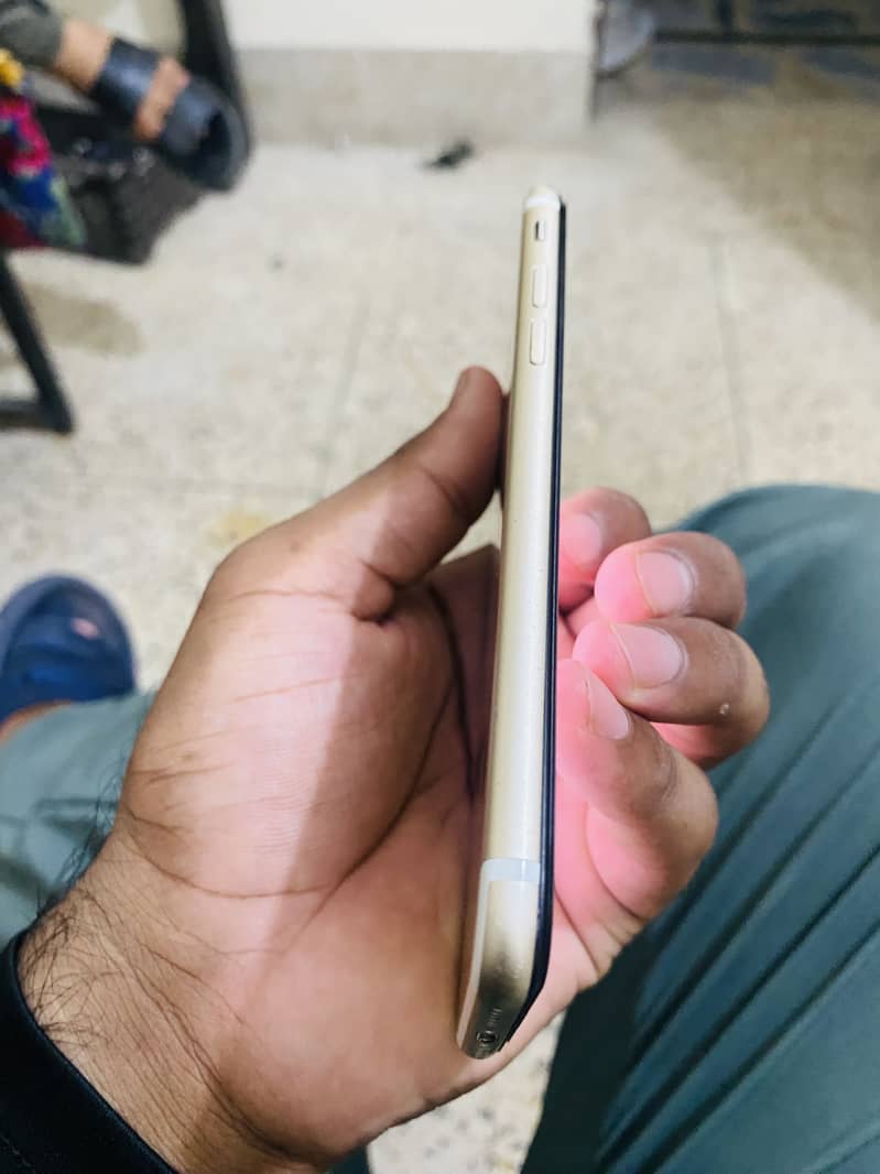 Apple iPhone 7 3